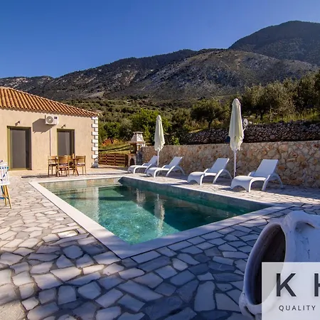 Skoumas Surrounded By Olive Trees! Vilă *