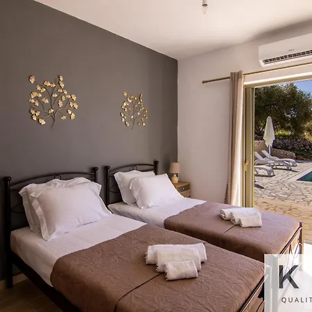 Skoumas Surrounded By Olive Trees! Villa *