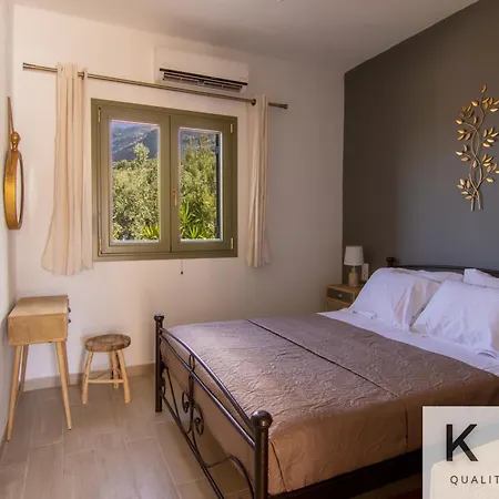 Skoumas Surrounded By Olive Trees! Villa *